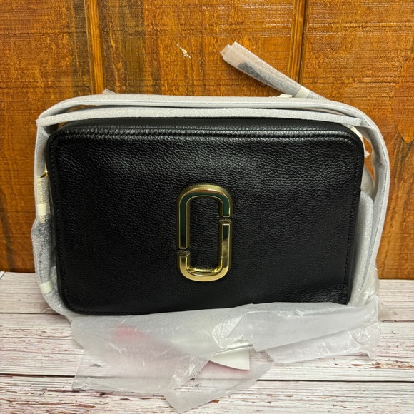 Marc Jacobs Handbags - Marc Jacobs Softshot 27 Crossbody